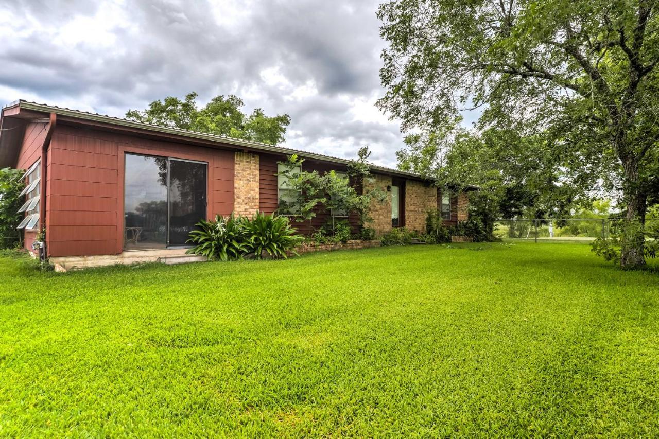 Carmine Cottage With Porch On Beautiful 60-Acre Farm Eksteriør billede